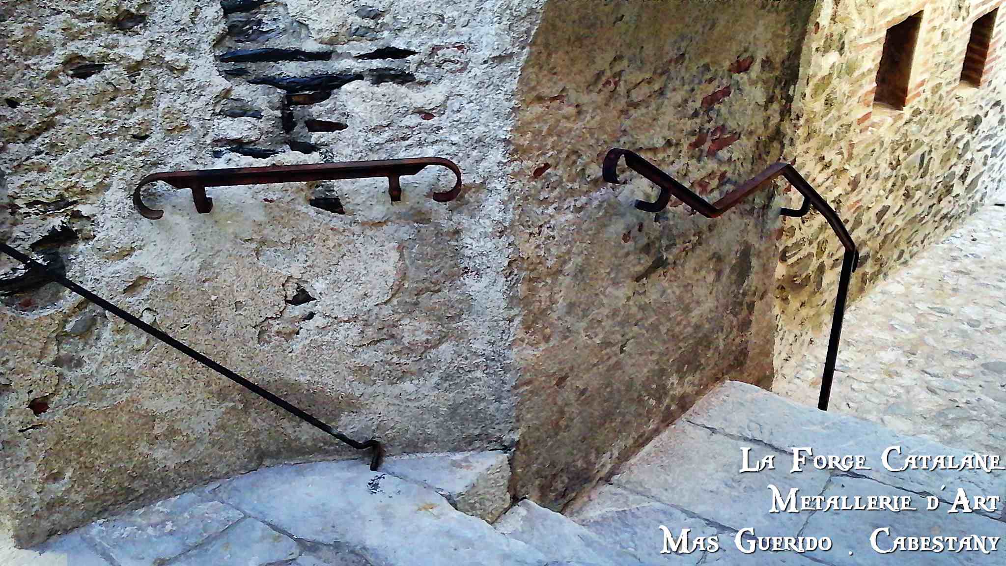 main courante fer plat avec crosses de finition fer Forge Catalane Cabestany.jpg